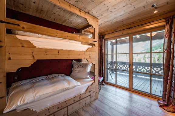 Charmantes Kinderzimmer im Alpinstil