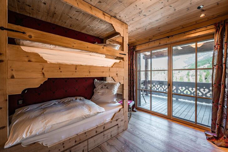 Charmantes Kinderzimmer im Alpinstil