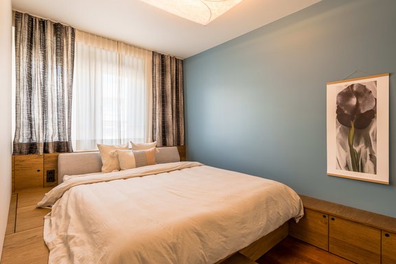 Schlafzimmer mit Maßeinbauten