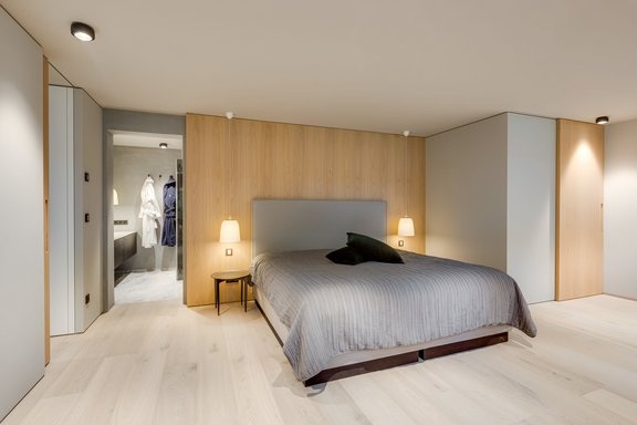 Luxuriöser Masterbereich mit Duschbad en suite