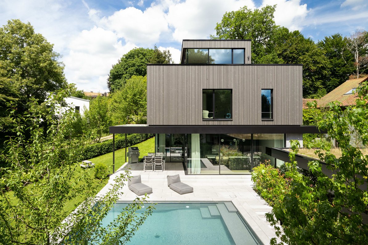 Moderne Familienvilla aus 2024