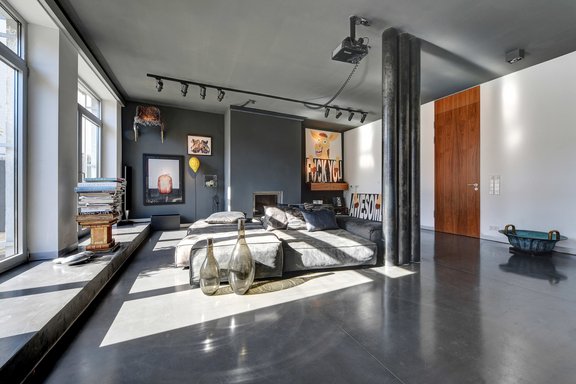 Living area with fireplace