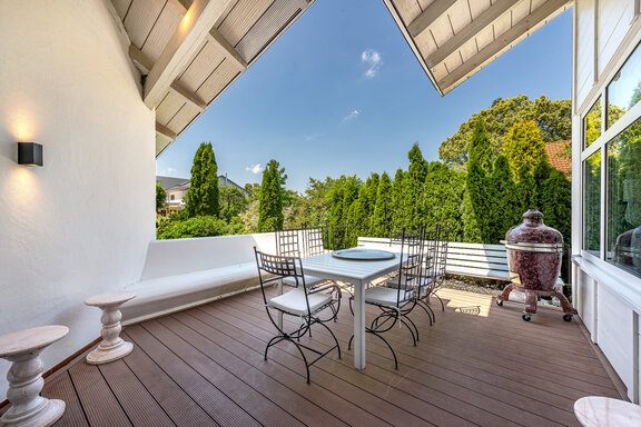 Lounge area with outdoor fireplace
