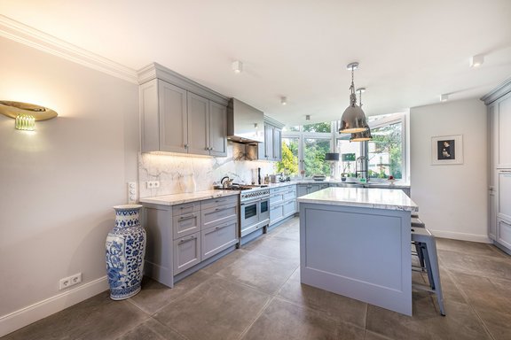 Maßgeschreinerte Arbeitsinsel