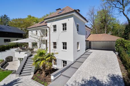 Hochkarätige Architekten-Villa in ruhiger Starnberger Lage mit luxuriöser Ausstattung