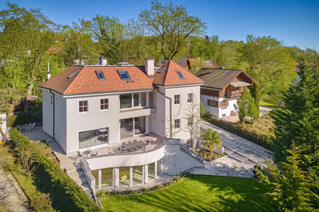 Hochkarätige Architekten-Villa in ruhiger Starnberger Lage mit luxuriöser Ausstattung