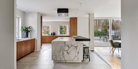 High-end architect-designed villa in a quiet location in Starnberg with luxurious amenities