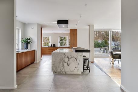 Hochkarätige Architekten-Villa in ruhiger Starnberger Lage mit luxuriöser Ausstattung