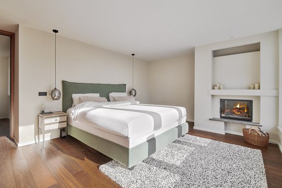 Schlafzimmer mit Kamin und Wohlfühlfaktor