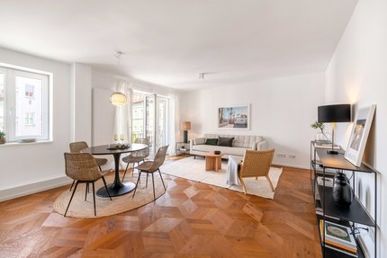 Wohn-/Essbereich mit Balkon