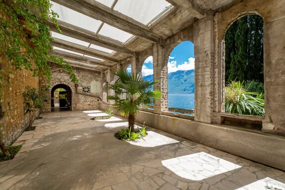 Limonaia with a view of Lake Garda