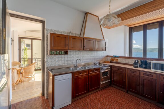Kitchen with a lake view
