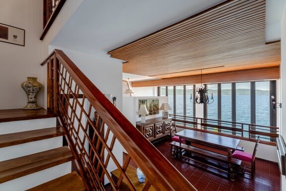 Dining room on the mezzanine level