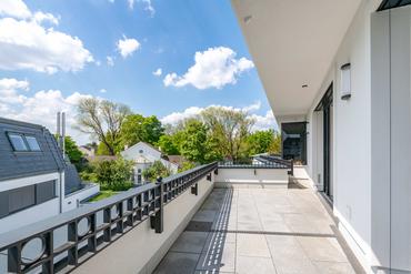 Erstbezug: Hochklassige Penthouse-Wohnung in fertiggestelltem Stadtpalais