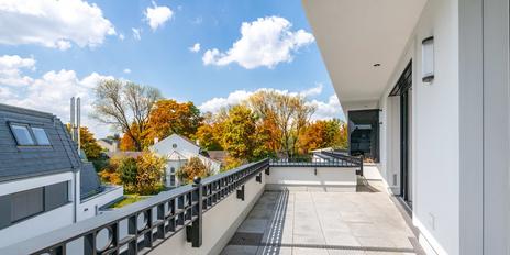 Erstbezug: Hochklassige Penthouse-Wohnung in fertiggestelltem Stadtpalais
