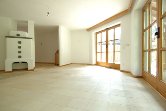 Wohnzimmer mit Kamin