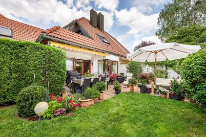 Semi-detached house with charm in Mediterranean style with granny annexe and garden