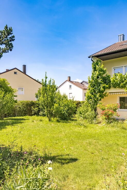 Beautiful South-West-Facing Garden