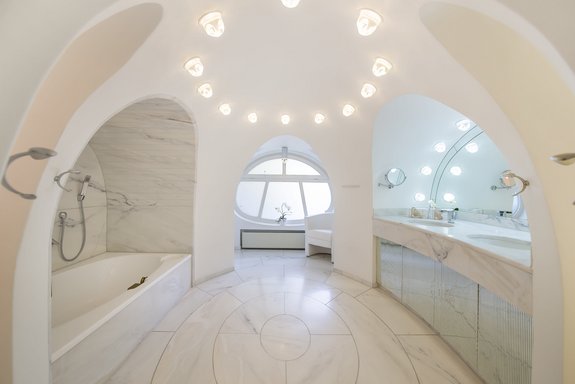 Extraordinary master bath