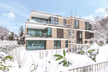 Nobly equipped 4.5 room apartment with approx. 260 m² private garden in noble best location