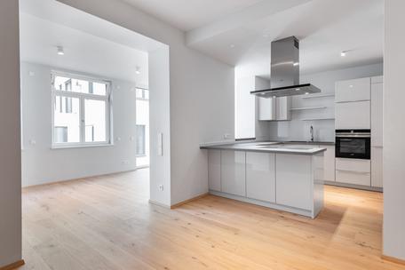 Noble core renovated 3-room apartment with basement