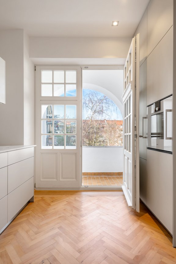 Wohnküche mit Balkonzugang