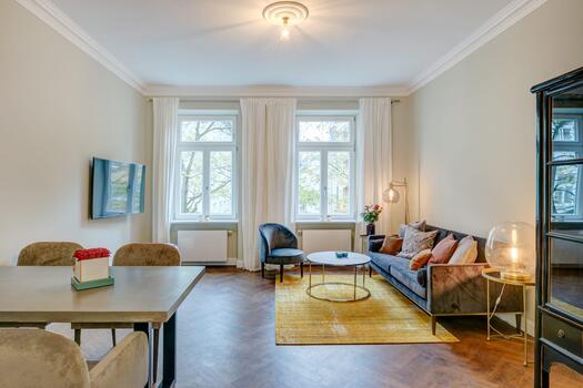 Living/dining area with ideal floor space