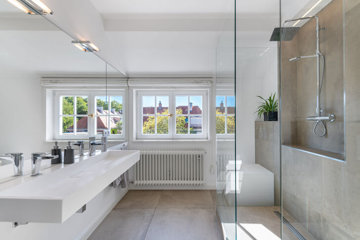 Puristisch-modernes Duschbad