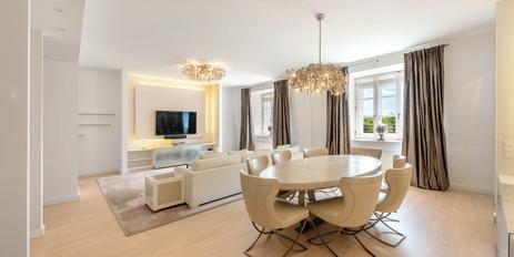 Edle 4-Zimmer-Wohnung in historischem Stadtpalais mit Concierge-Service