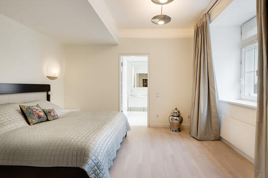 Quiet master suite