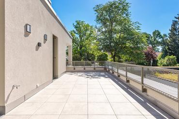 Noble 4-room apartment in prime location for first time occupancy