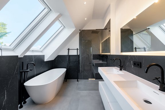 Luxuriöses Masterbad en suite