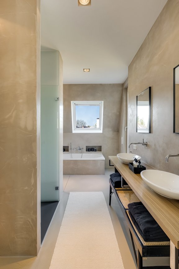 Edles, helles Masterbad