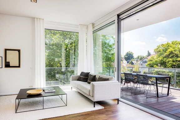 Dachterrasse mit Glasfronten