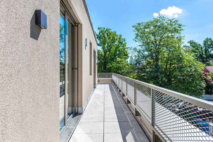 Umlaufende Dachterrasse