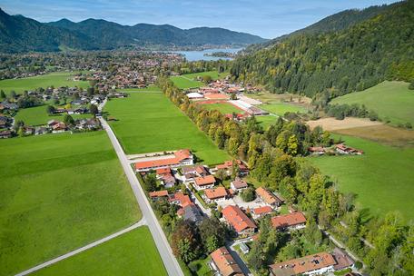 Elegant flair and Wallberg view: 2022 luxuriously designed 2-room designer apartment with south-facing balcony