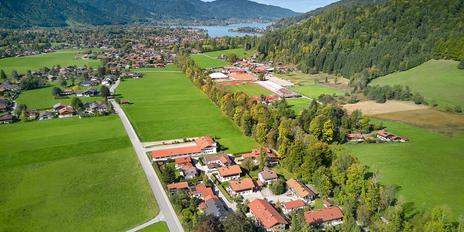 Edles Flair und Wallberg-Blick: 2022 luxuriös gestaltete 2-Zimmer Design-Wohnung mit Südbalkon