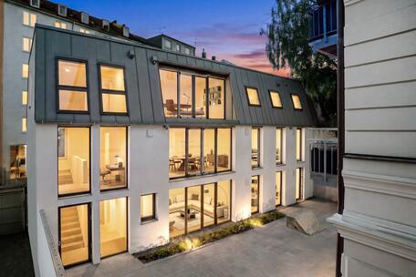 One building. Endless possibilities. An exclusive new development for living and working in the heart of the Glockenbach neighborhood.