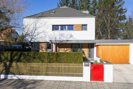 Einfamilienhaus in lichter Architektur mit Wohlfühlambiente und sonnigem Südgarten