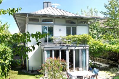 Einfamilienhaus in lichterfüllter Architektur mit idyllischem Südwestgarten