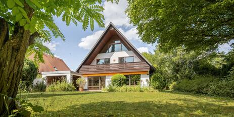 Einfamilienhaus mit großem, sonnigem Garten und viel Potenzial zur Neugestaltung