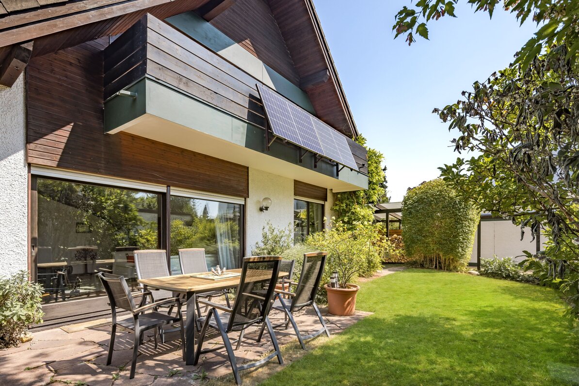 A beautiful garden with plenty of space