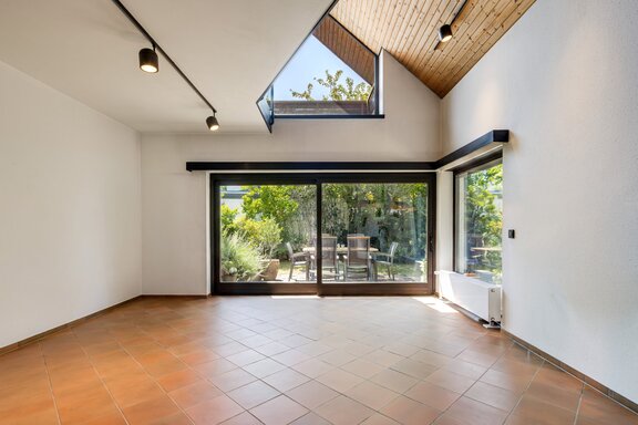 Living room with direct access to the patio