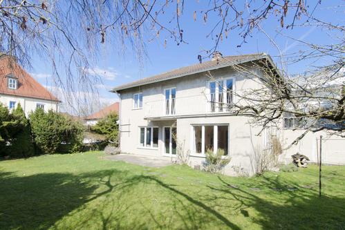 Einfamilienhaus mit schönem Südgarten und bestem Ausbaupotential in Spitzenlage