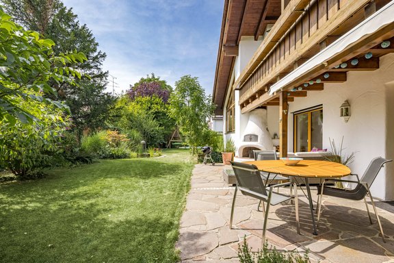 Outdoor-Paradies mit Kamin