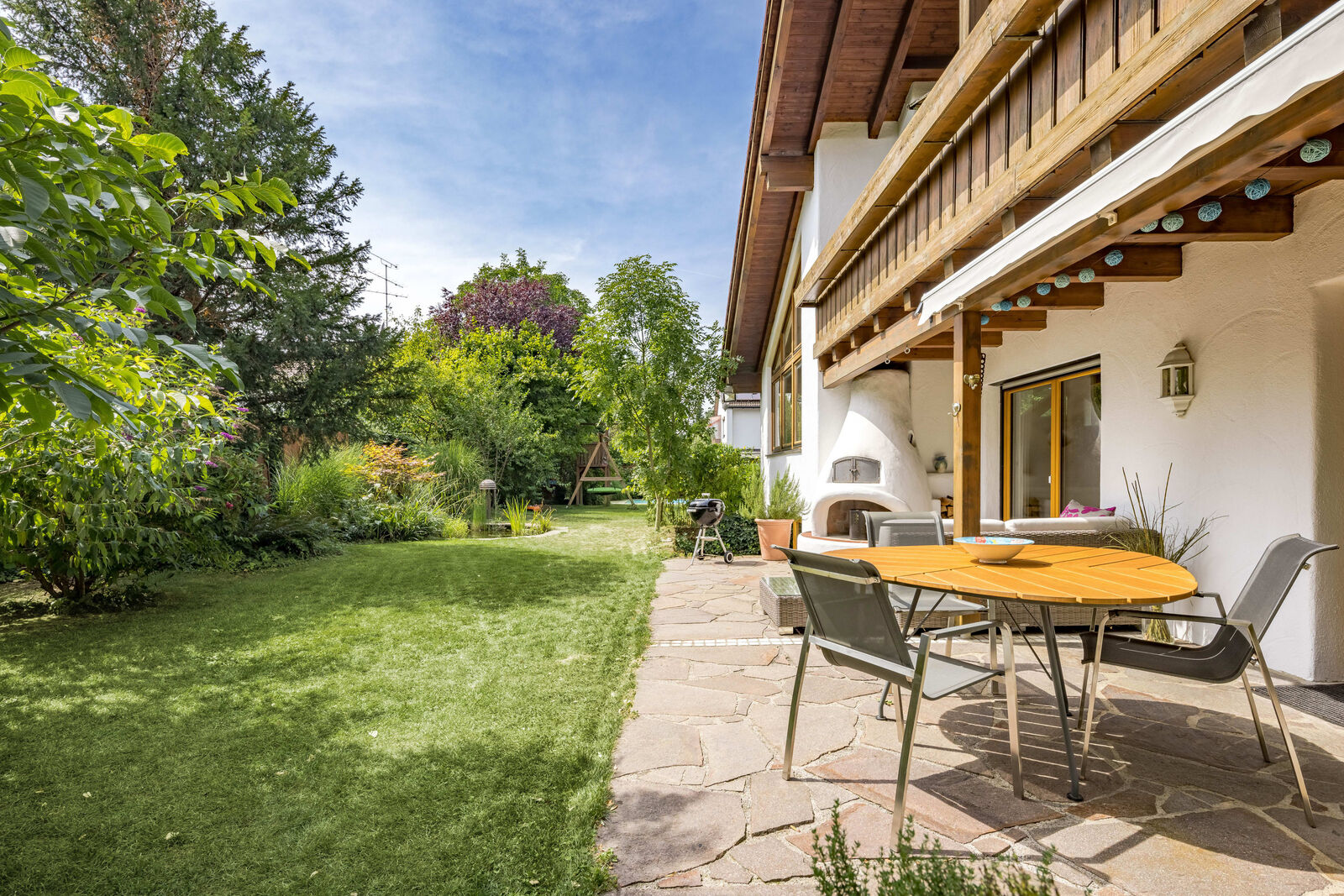 Outdoor-Paradies mit Kamin