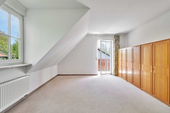 Gut geschnittenes Schlafzimmer