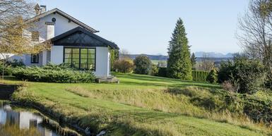 Unique area with villa, pond and beautiful mountain and far view on 27.434 m².