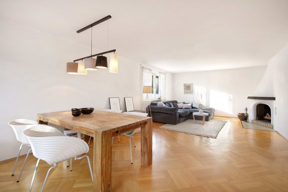 Loungebereich mit Kaminecke