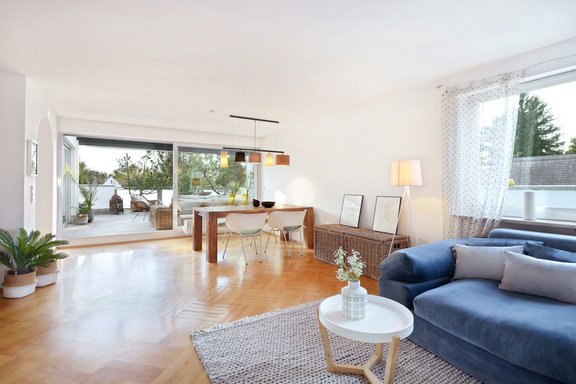 Glasfront im Wohn-/Essbereich